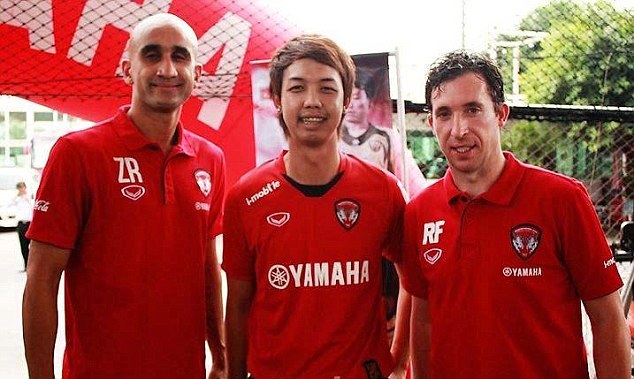 Muangthong Utd công bố ‘quân xanh’ tại Việt Nam