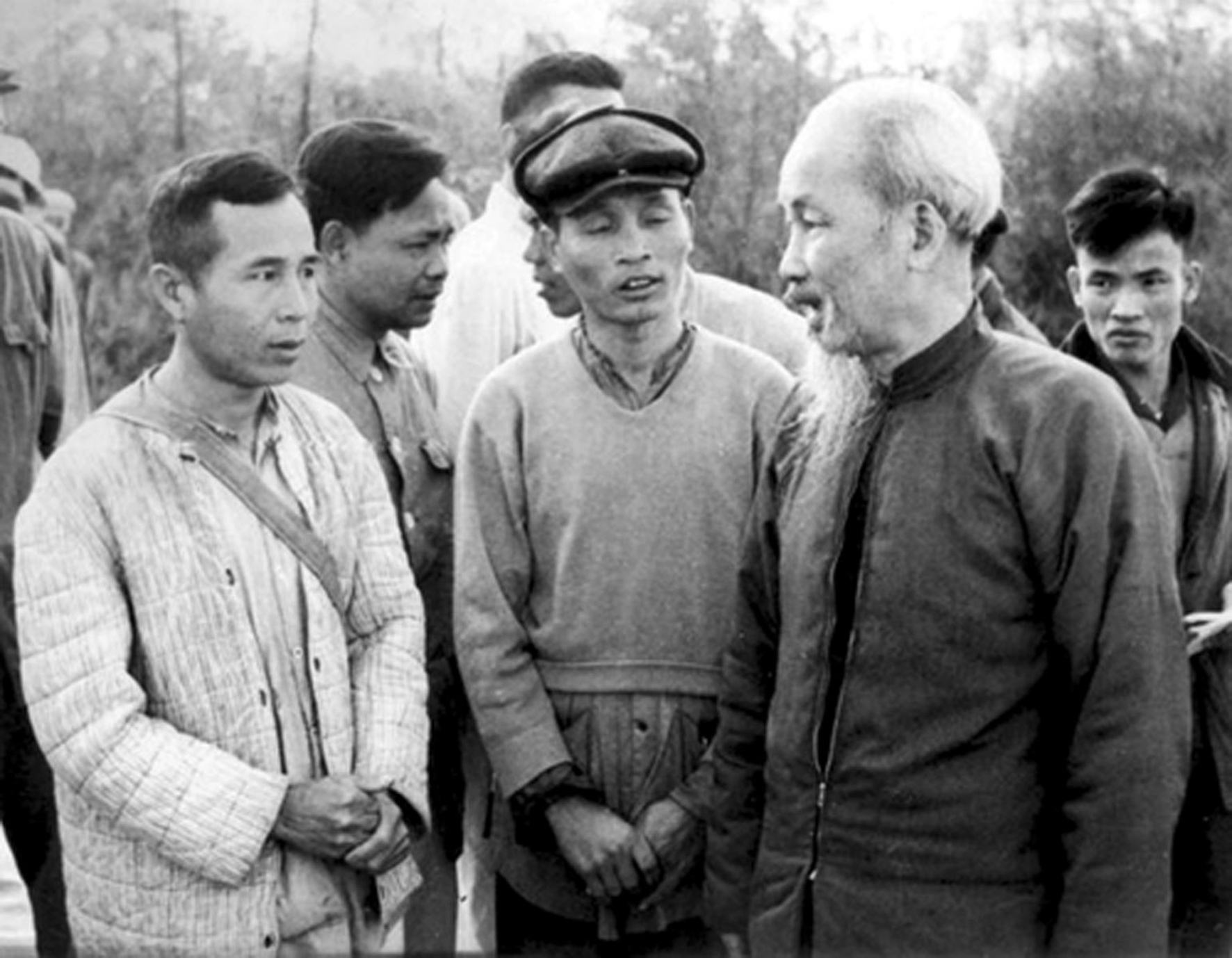 Để xứng đ&aacute;ng l&agrave; người đảng vi&ecirc;n cộng sản