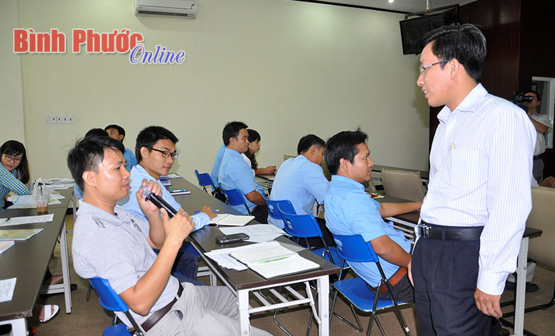 Ban quản l&yacute; khu kinh tế tỉnh: Tuy&ecirc;n truyền, phổ biến ph&aacute;p luật cho 63 doanh nghiệp