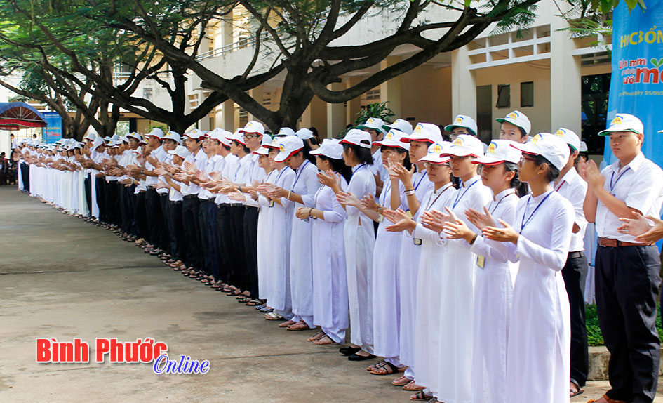 Từ chuyện ở trường Sao Việt, nghĩ về đồng phục học sinh