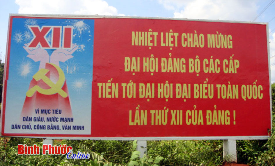 &ldquo;Pa-n&ocirc; tuy&ecirc;n truyền &ldquo;n&uacute;p&rdquo; trong l&ugrave;m c&acirc;y&rdquo; đ&atilde; được ph&aacute;t quang