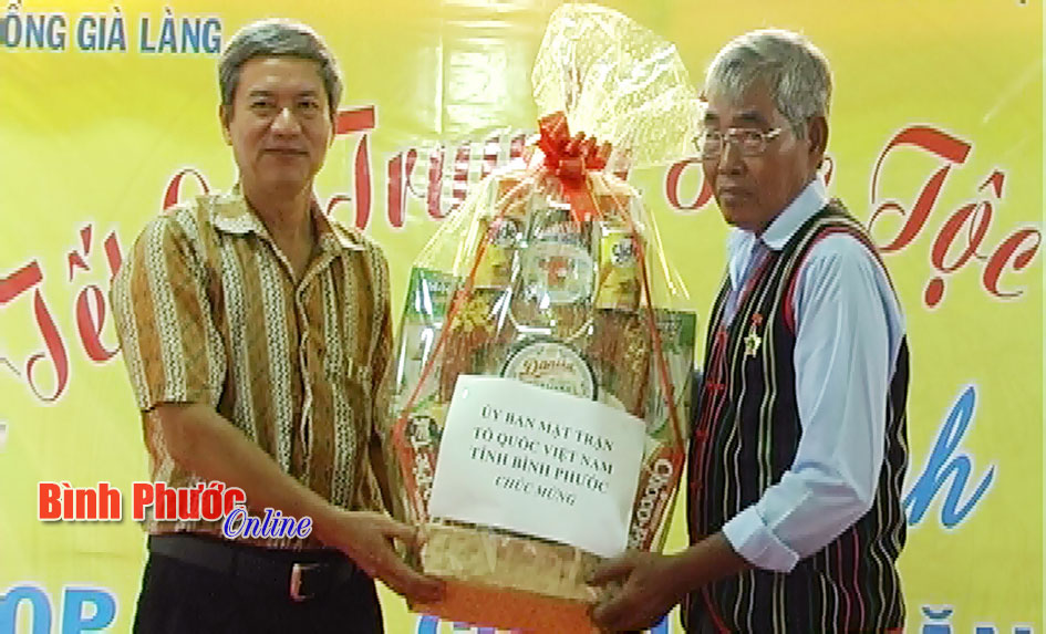 Lễ đ&oacute;n tết cổ truyền sắc tộc T&agrave; Mun năm 2015