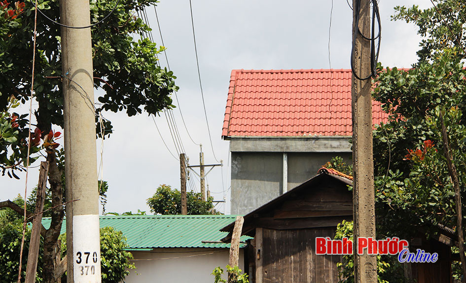 “Trước đụng đường, sau đụng điện” ở Bù Đăng: Cần cộng đồng trách nhiệm vì dân