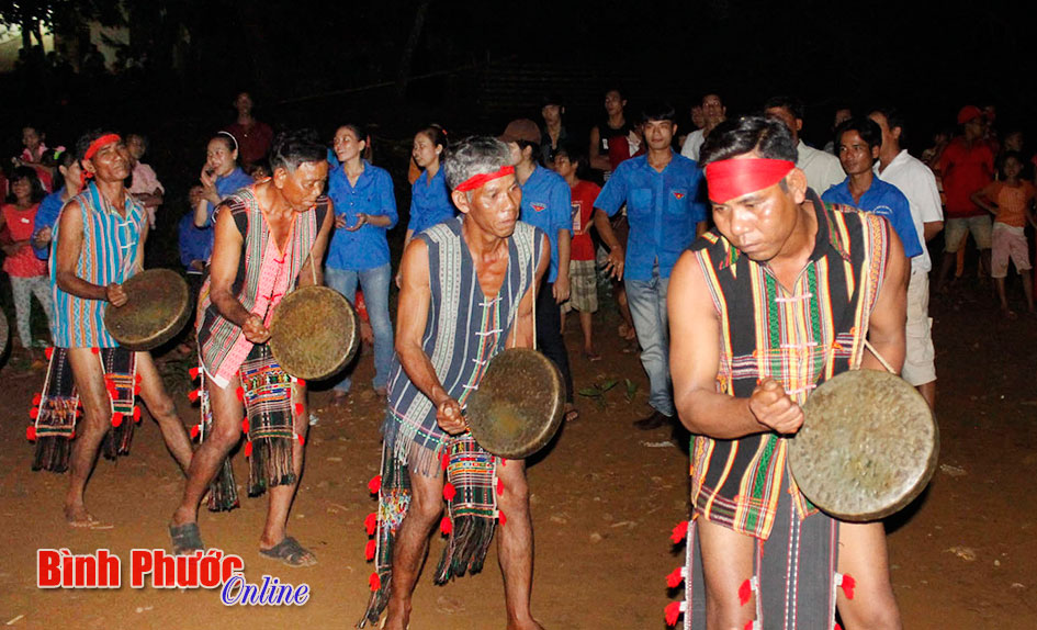 Nghệ thuật tr&igrave;nh diễn d&acirc;n gian của người S&rsquo;ti&ecirc;ng