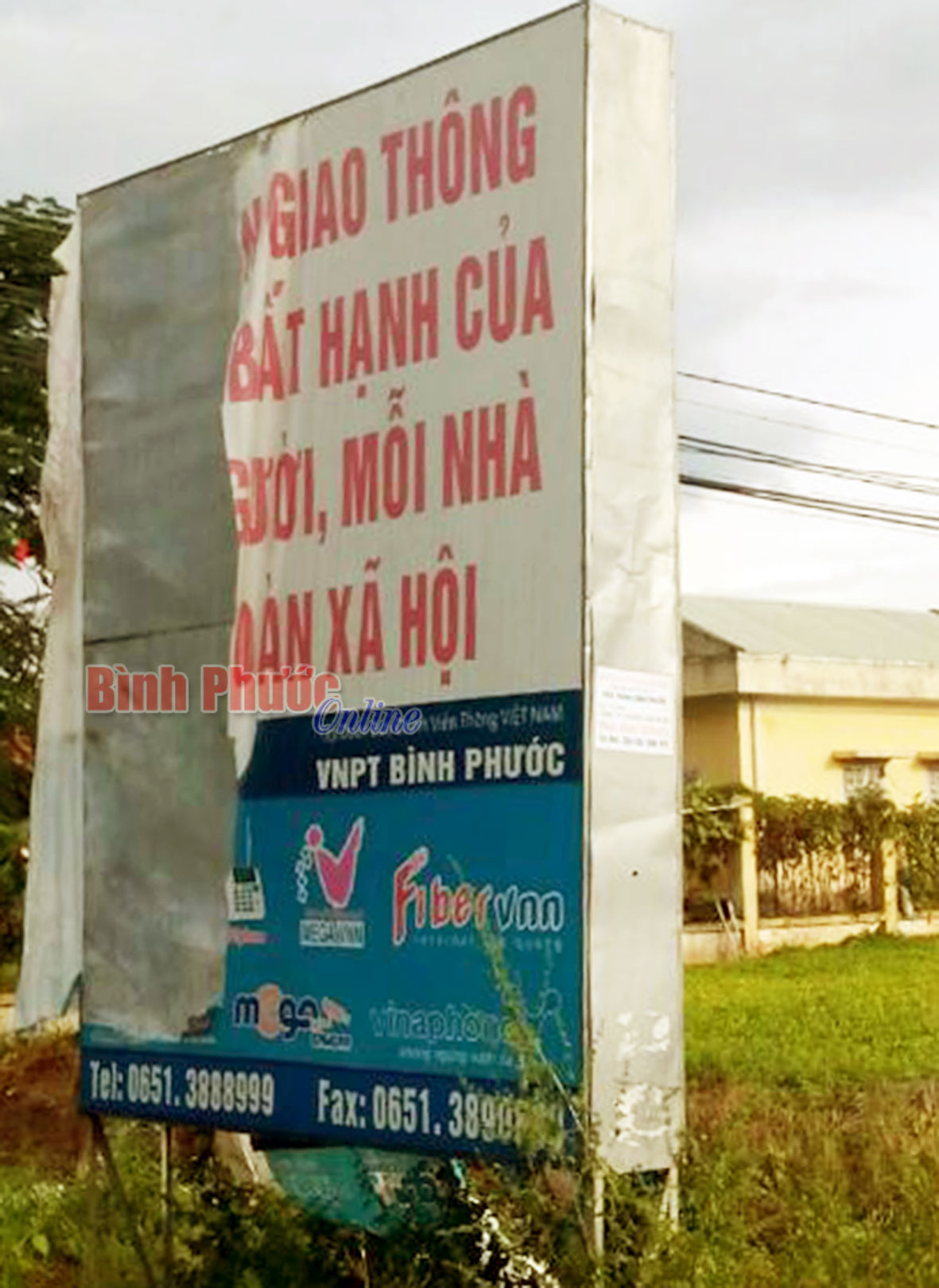 Pa-n&ocirc; tuy&ecirc;n truyền trước chốt chặn T&agrave;u &Ocirc;