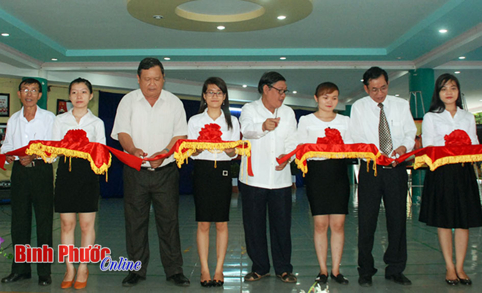 Triển l&atilde;m 41 t&aacute;c phẩm nghệ thuật ch&agrave;o mừng Đại hội Đảng bộ tỉnh