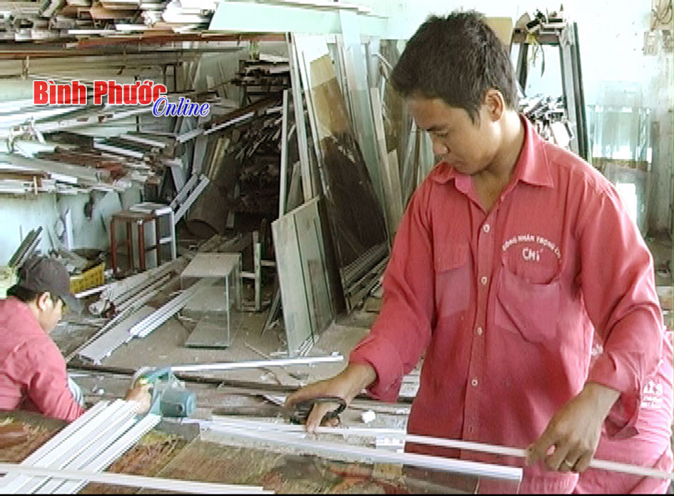 Làm giàu từ nghề cắt nhôm, kính