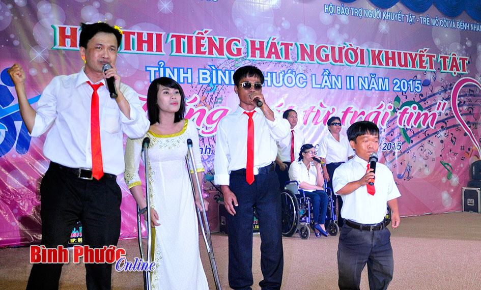 Xúc động tiếng hát người khuyết tật