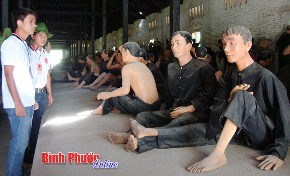 Thăm di tích để bồi đắp lòng yêu nước cho thế hệ trẻ