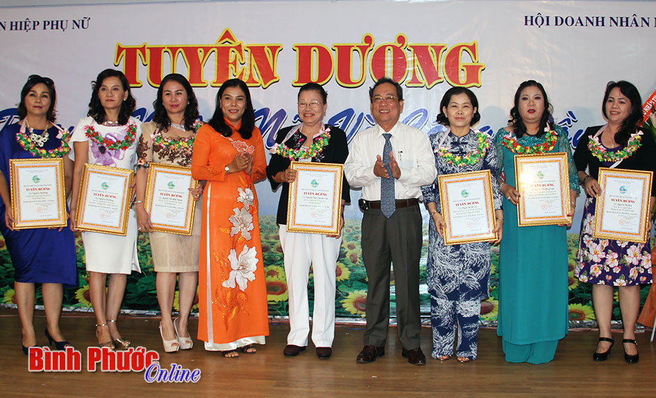 Tuyên dương 26 nữ doanh nhân vì cộng đồng