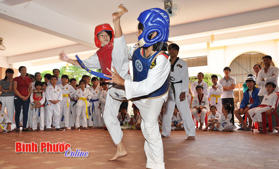 CLB võ thuật Taekwondo huyện  Phú Riềng tổ chức thi lên đai