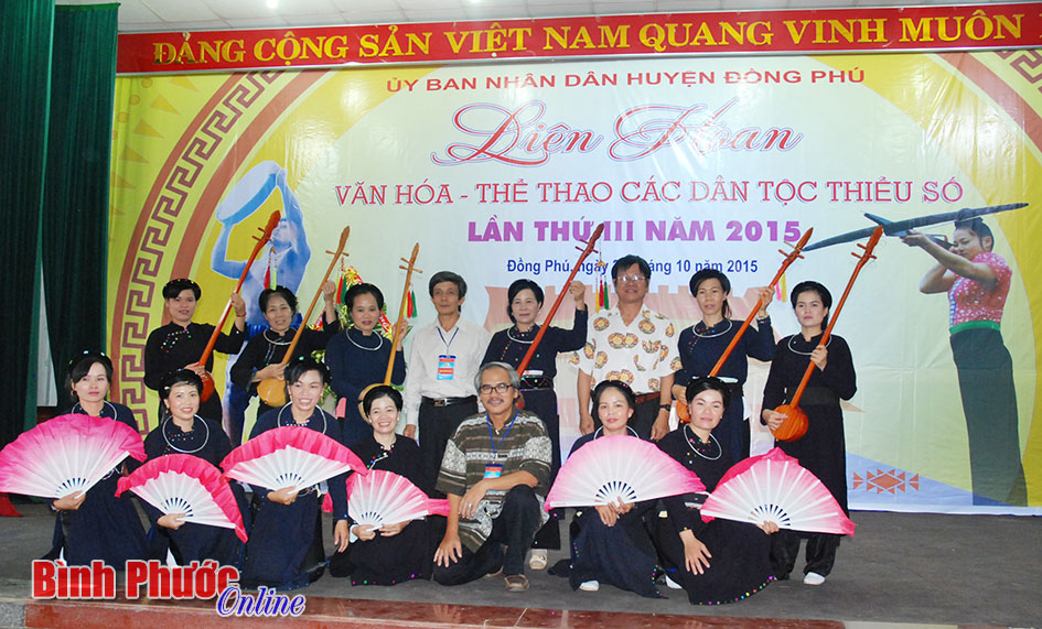 Về Đồng Ph&uacute; say điệu h&aacute;t then