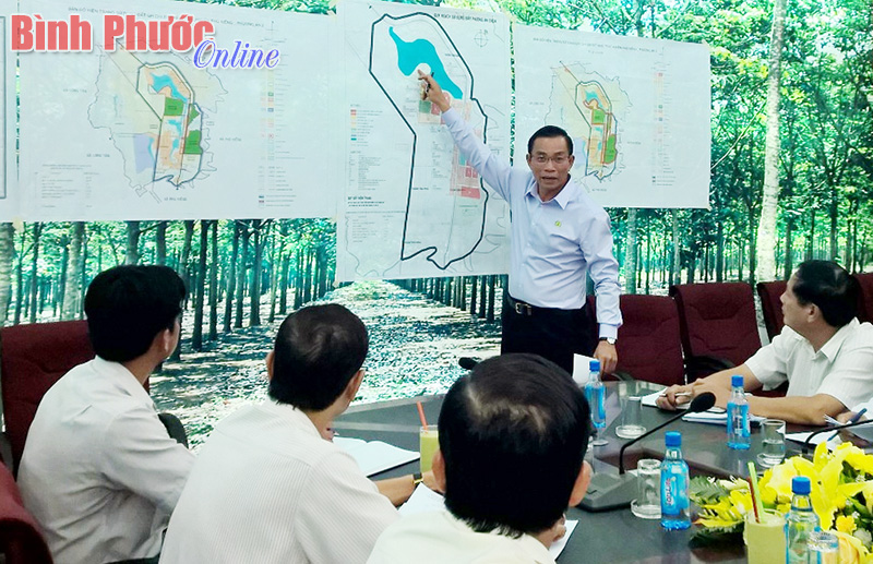 Chủ tịch UBND tỉnh Nguyễn Văn Trăm l&agrave;m việc với l&atilde;nh đạo Tập đo&agrave;n C&ocirc;ng nghiệp cao su Việt Nam