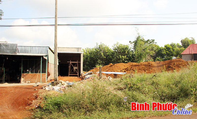 Chiếm đất người khác xây nhà - chuyện lạ ở Phú Văn