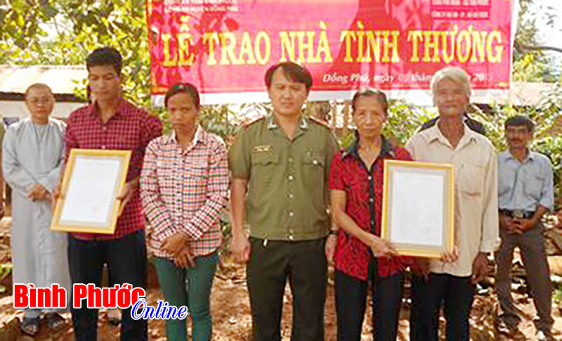 C&ocirc;ng an huyện Đồng Ph&uacute; học v&agrave; l&agrave;m theo B&aacute;c