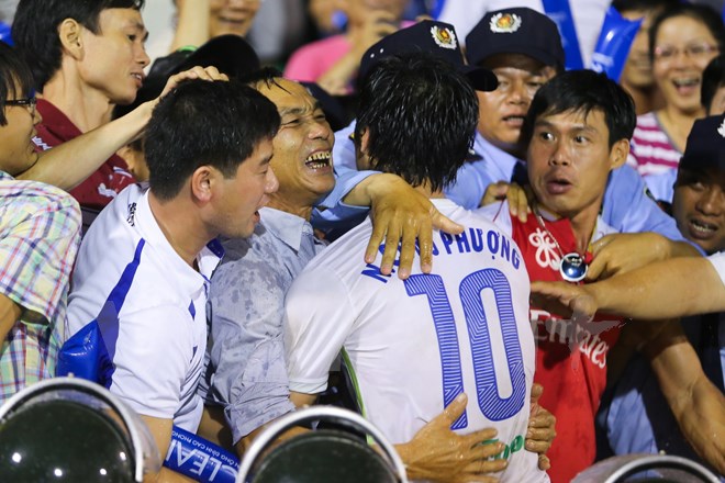 Nghĩa cử đẹp của Công Phượng với cha được đề cử giải fair-play