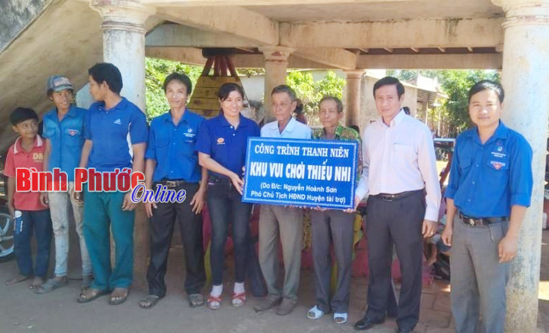 Bàn giao công trình thanh niên cho trẻ em vùng dân tộc thiểu số