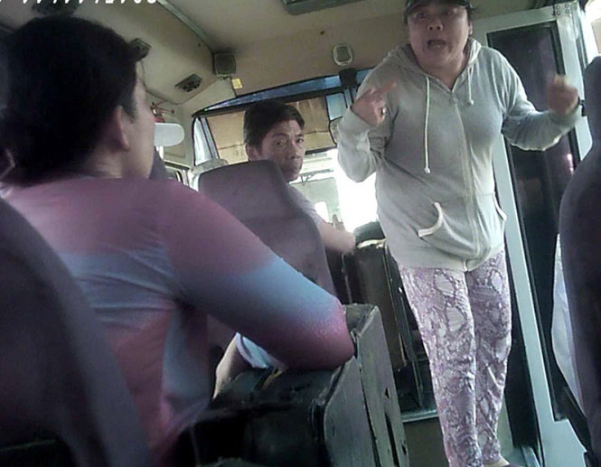 Nhà xe trắng trợn cướp tiền khách: Lột sạch từng đồng!