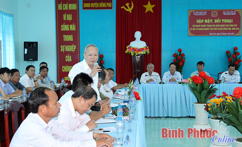 L&atilde;nh đạo huyện Đồng Ph&uacute; v&agrave; Ban quản l&yacute; Khu kinh tế đối thoại với doanh nghiệp tr&ecirc;n địa b&agrave;n