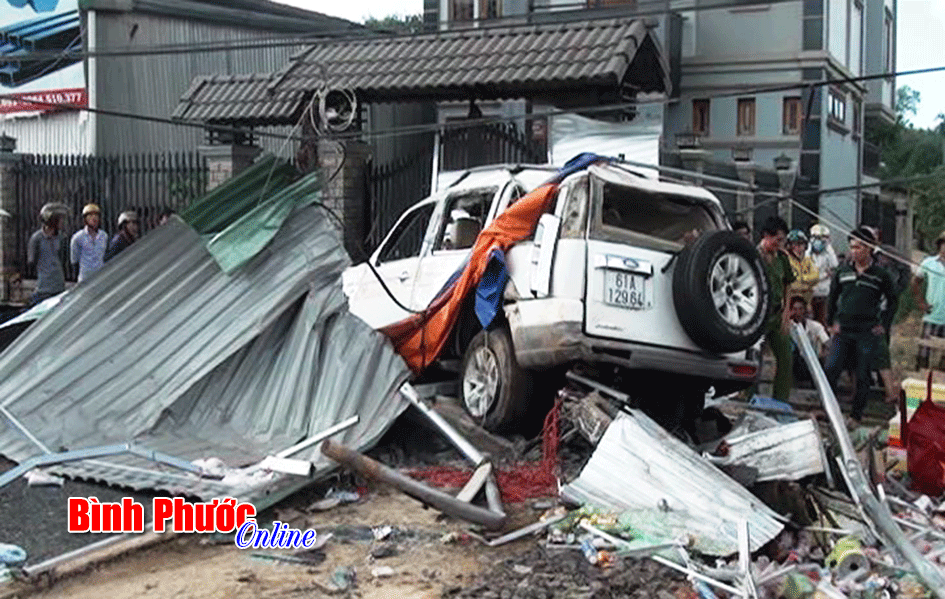 Khởi tố vụ &aacute;n xe 7 chỗ t&ocirc;ng li&ecirc;n ho&agrave;n khiến 3 người chết, 7 người bị thương