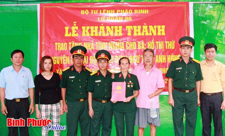 Bộ Tư lệnh Pháo binh tặng nhà tình nghĩa cho gia đình bà Hồ Thị Thứ