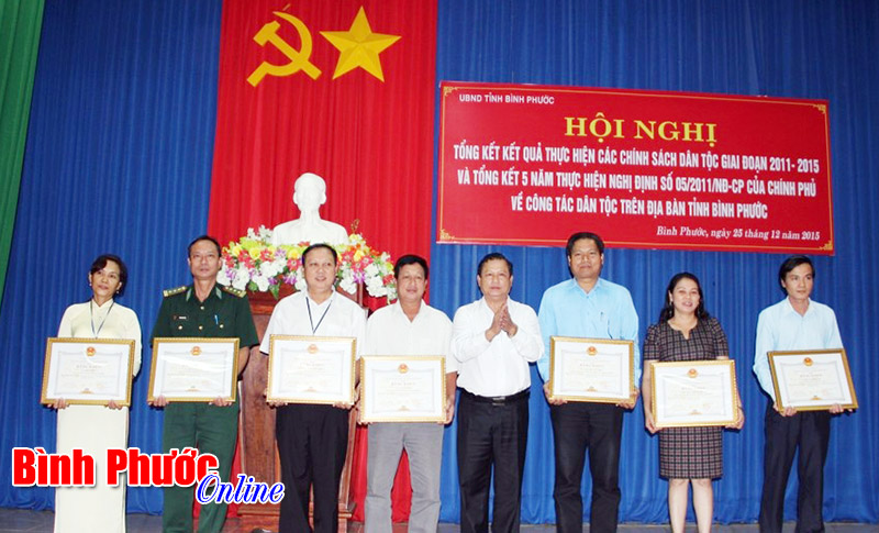 Chủ tịch UBND x&atilde; phải l&agrave; người đầu ti&ecirc;n gi&uacute;p hộ đồng b&agrave;o DTTS tho&aacute;t ngh&egrave;o