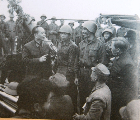 Tổ chức đ&aacute;nh tr&acirc;̣n then ch&ocirc;́t chi&ecirc;́n dịch