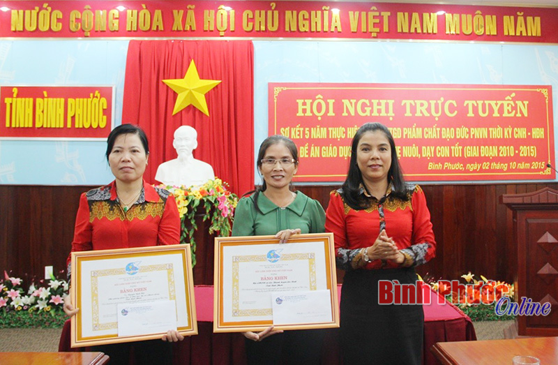 30 ng&agrave;n gương phụ nữ Việt Nam &ldquo;Tự tin, tự trọng, trung hậu, đảm đang&rdquo;