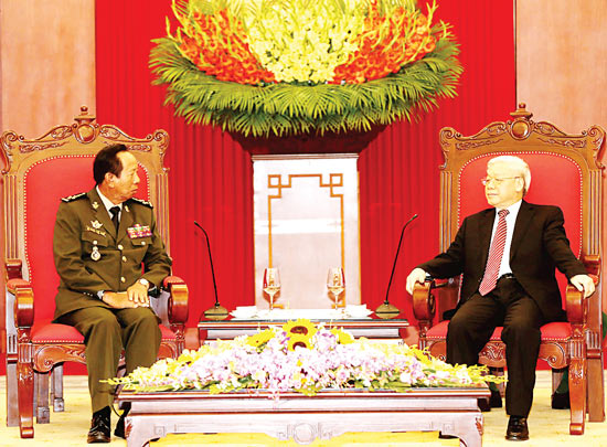 Việt Nam v&agrave; Campuchia tăng cường hợp t&aacute;c quốc ph&ograve;ng