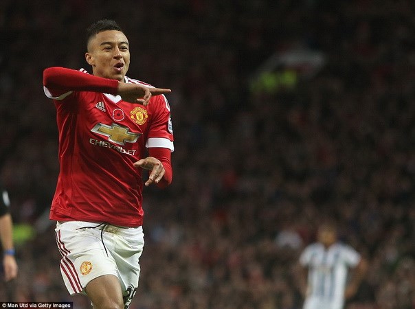 Jesse Lingard được Louis van Gaal đưa "lên mây" sau chiến thắng