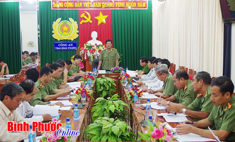Bộ C&ocirc;ng an kiểm tra t&igrave;nh h&igrave;nh thực hiện Ph&aacute;p lệnh C&ocirc;ng an x&atilde; tại B&igrave;nh Phước