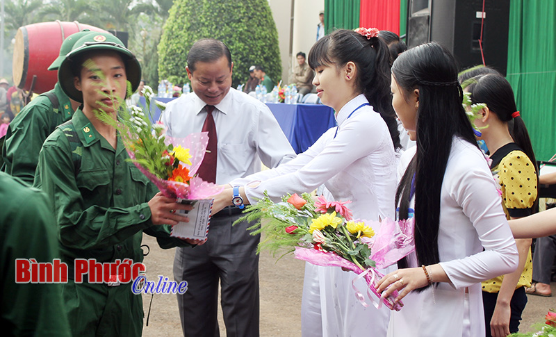 Lộc Ninh ho&agrave;n th&agrave;nh tốt nhiệm vụ tuyển qu&acirc;n