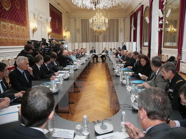 Nga xin lỗi vì nhầm lẫn trong vụ máy bay Pháp áp sát máy bay Nga