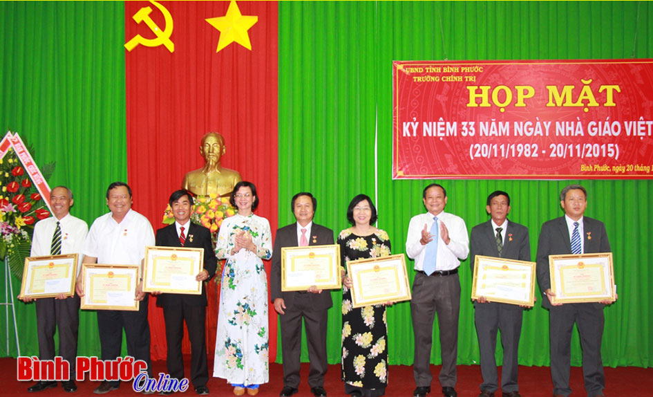Trường Chính trị tỉnh họp mặt kỷ niệm 33 năm ngày Nhà giáo Việt Nam