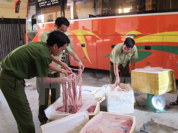 Ninh B&igrave;nh bắt xe chở 2,5 tấn nội tạng động vật bốc m&ugrave;i h&ocirc;i thối