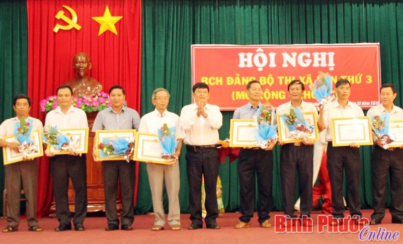 Phước Long c&oacute; 8 trường đạt chuẩn quốc gia