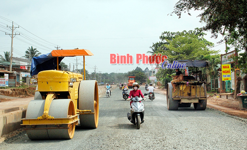 Quốc lộ 13 thi c&ocirc;ng chậm v&agrave; ph&iacute; đường bộ qu&aacute; cao