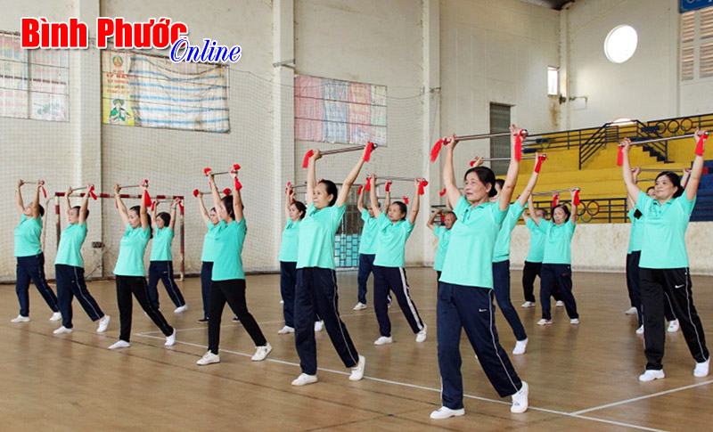 S&acirc;n chơi vui, khỏe, c&oacute; &iacute;ch của người cao tuổi