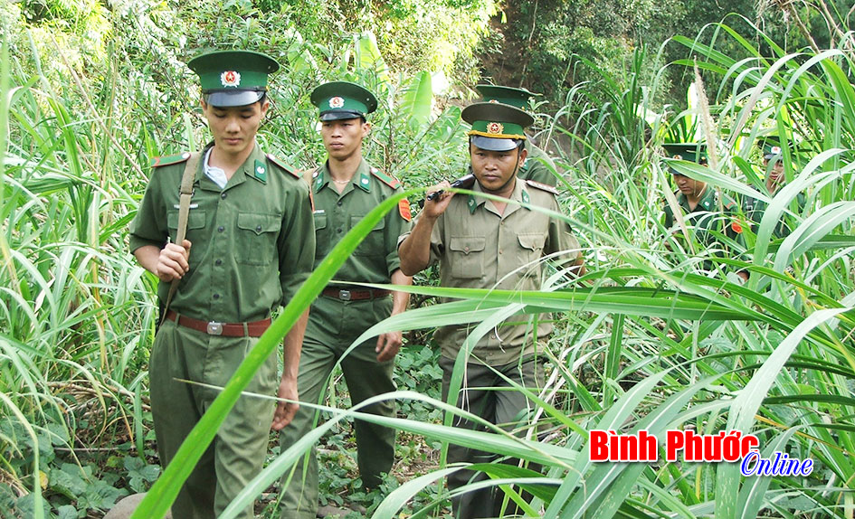 Đội ph&acirc;n giới cắm mốc số 5 Việt Nam v&agrave; số 2 Campuchia họp phi&ecirc;n thường kỳ