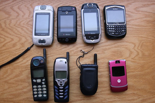 Từ 15-12, cấm nhập khẩu laptop, điện thoại di động, loa thùng cũ