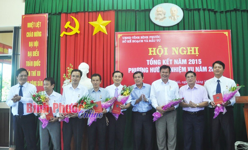 Ng&agrave;nh KH-ĐT B&igrave;nh Phước, góp ph&acirc;̀n thực hi&ecirc;̣n thắng lợi nghị quy&ecirc;́t phát tri&ecirc;̉n kinh t&ecirc;́ - xã h&ocirc;̣i năm 2015