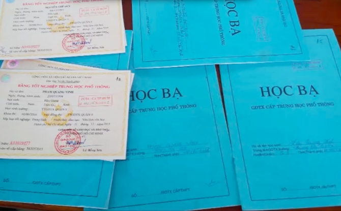 C&ocirc; gi&aacute;o l&agrave;m giả học bạ "gi&uacute;p" học sinh thi v&agrave;o trường Bi&ecirc;n ph&ograve;ng