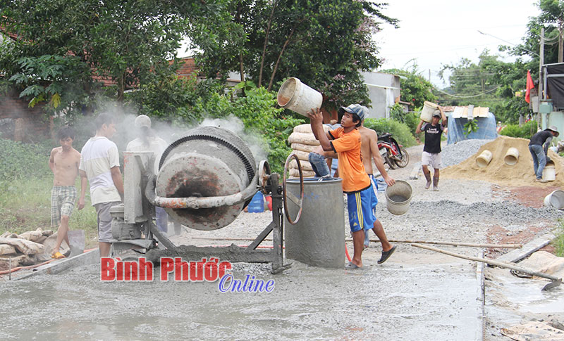 Gi&aacute;m đốc Sở Y tế v&agrave; N&ocirc;ng nghiệp - Ph&aacute;t triển n&ocirc;ng th&ocirc;n trả lời chất vấn tại kỳ họp thứ 13 HĐND tỉnh kh&oacute;a VIII