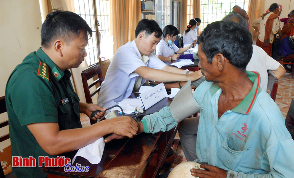 Bộ đội biên phòng Bình Phước giúp dân giảm nghèo