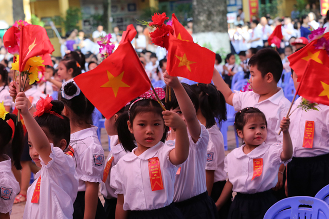 Trẻ em phải c&oacute; tuổi thơ tươi vui, tương lai tốt đẹp