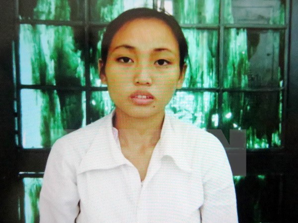 Ch&eacute;m c&ocirc;ng an trọng thương rồi nhảy từ m&aacute;i nh&agrave; xuống đất tử vong