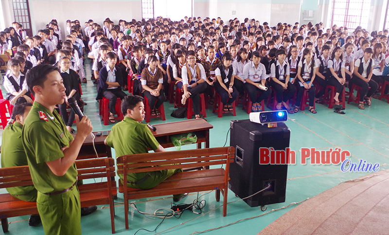 Tuyên truyền phòng chống ma túy tại Trường phổ thông Dân tộc nội trú THPT tỉnh
