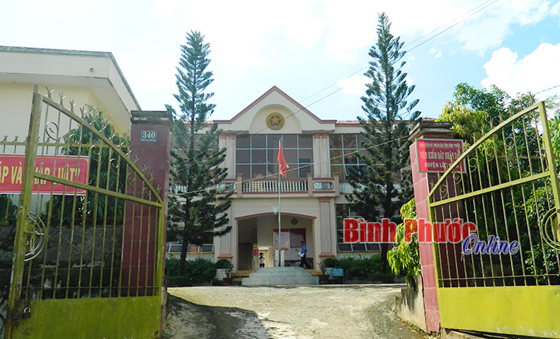 Đường v&agrave;o t&ugrave; của một c&aacute;n bộ kiểm s&aacute;t