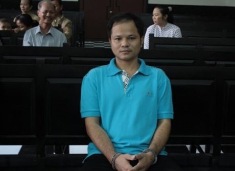 Vụ chai nước ngọt 500 triệu đồng: Bị c&aacute;o bị đề nghị 12-13 năm t&ugrave;