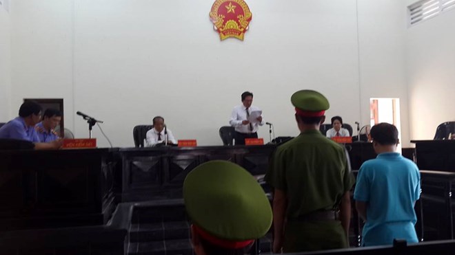 Bị c&aacute;o trong vụ chai nước ngọt c&oacute; ruồi lĩnh &aacute;n 7 năm t&ugrave; giam